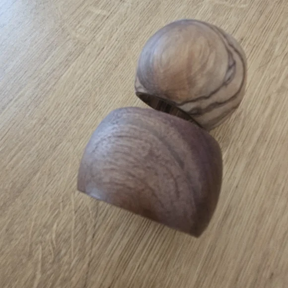 Napkin Rings Mixed Metal and Wood - Brass, Pewter, Wood - Picture 5 of 6